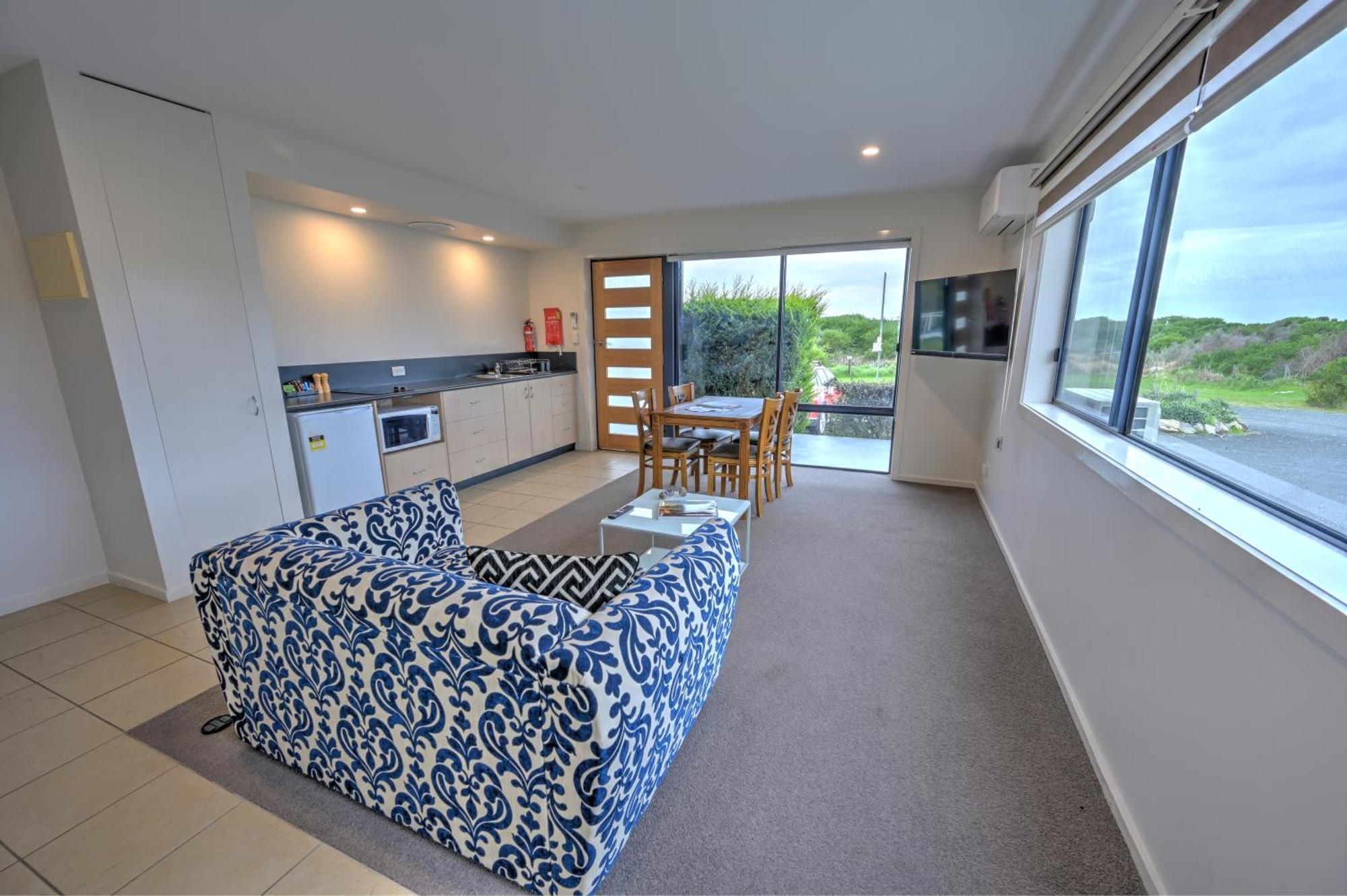 ไดมอนด์ ไอส์แลนด์ รีสอร์ต แอนด์ เพนกวิน พาเหรด ไนท์ลี Hotel บิเชโน ภายนอก รูปภาพ
